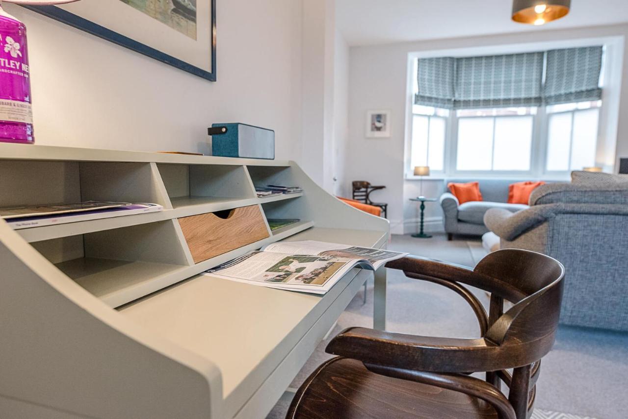 21 Park Lane, *
