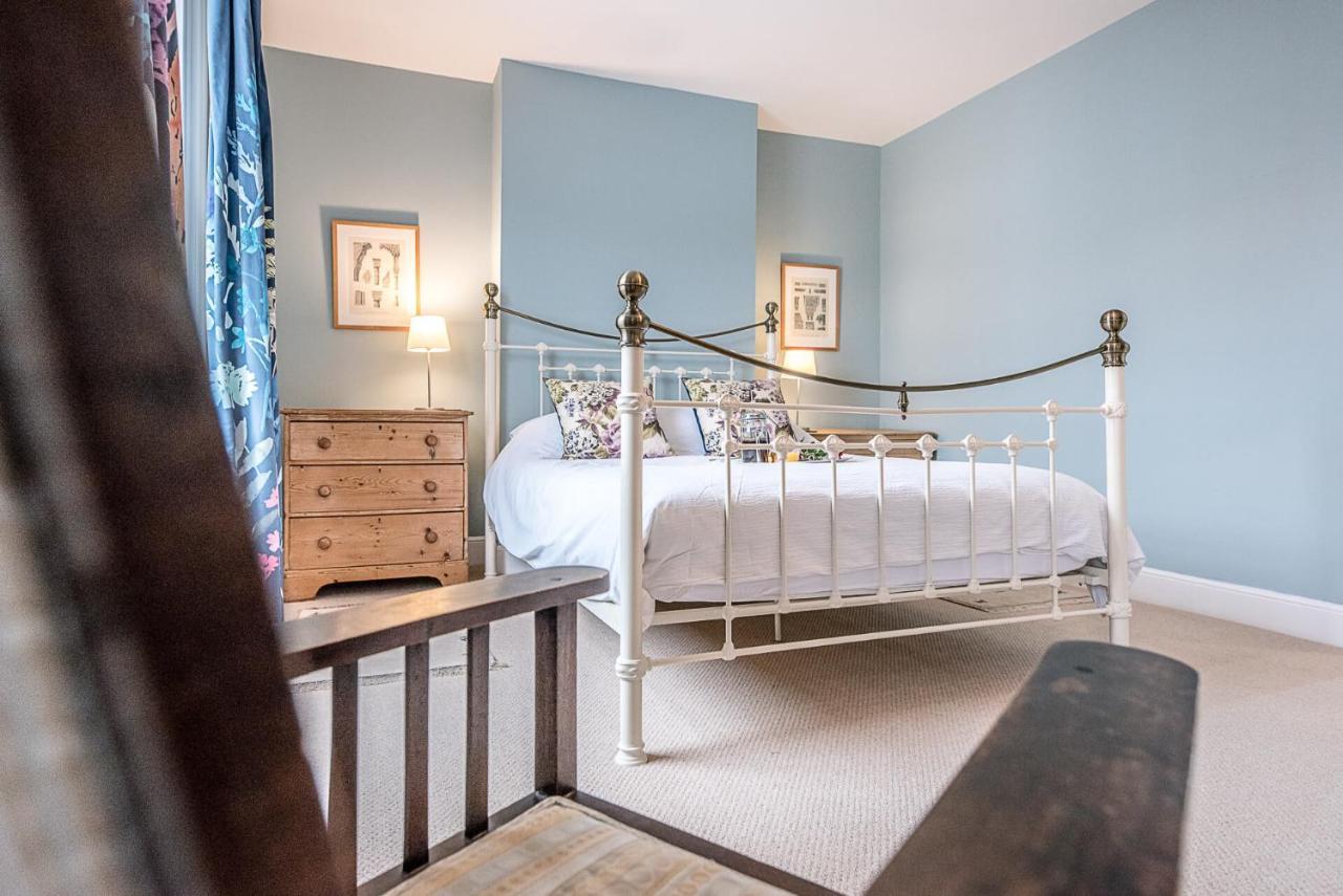 21 Park Lane, *